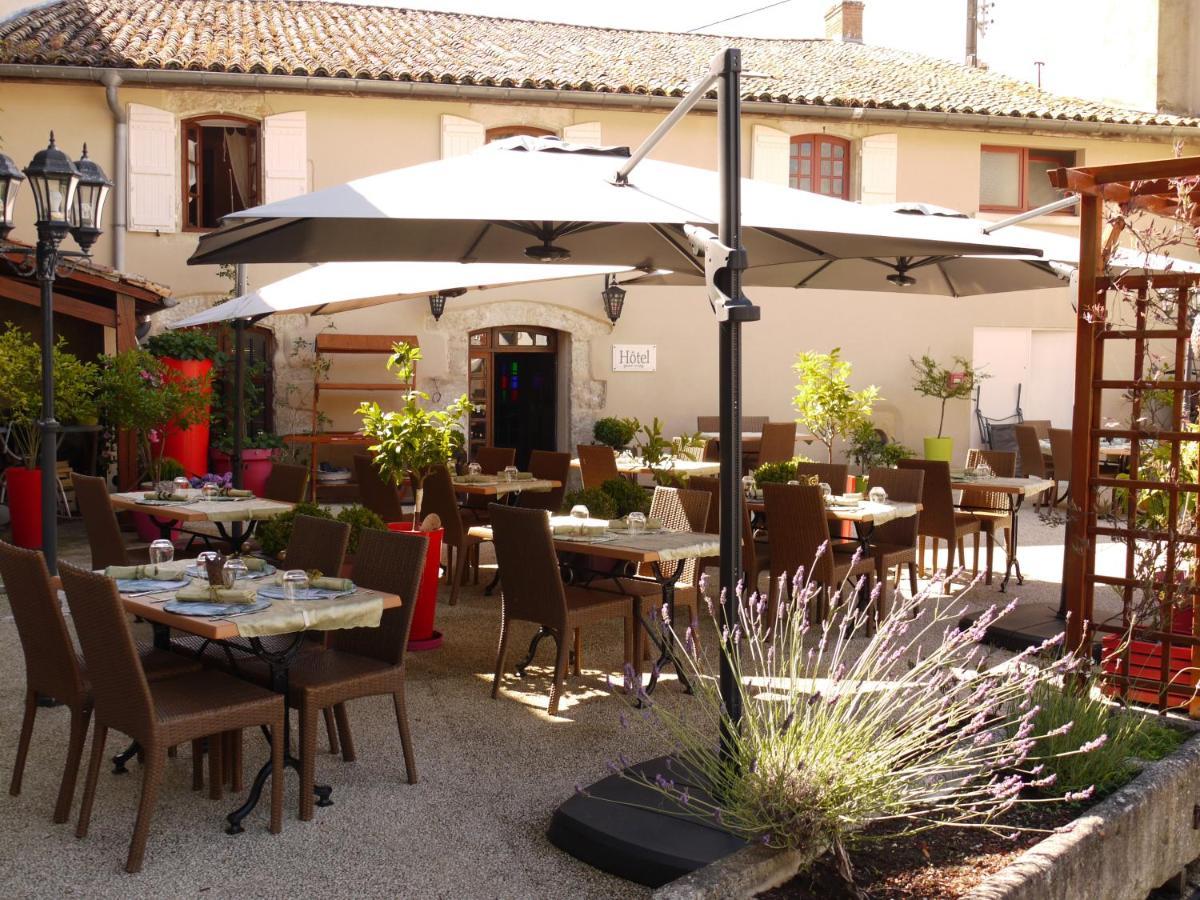 Le Chapeau Rouge Lusignan Exterior photo